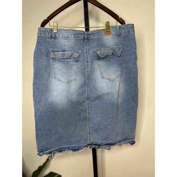 Suzanne Betro Denim Skirt- Size 20 - Picture 3 of 5